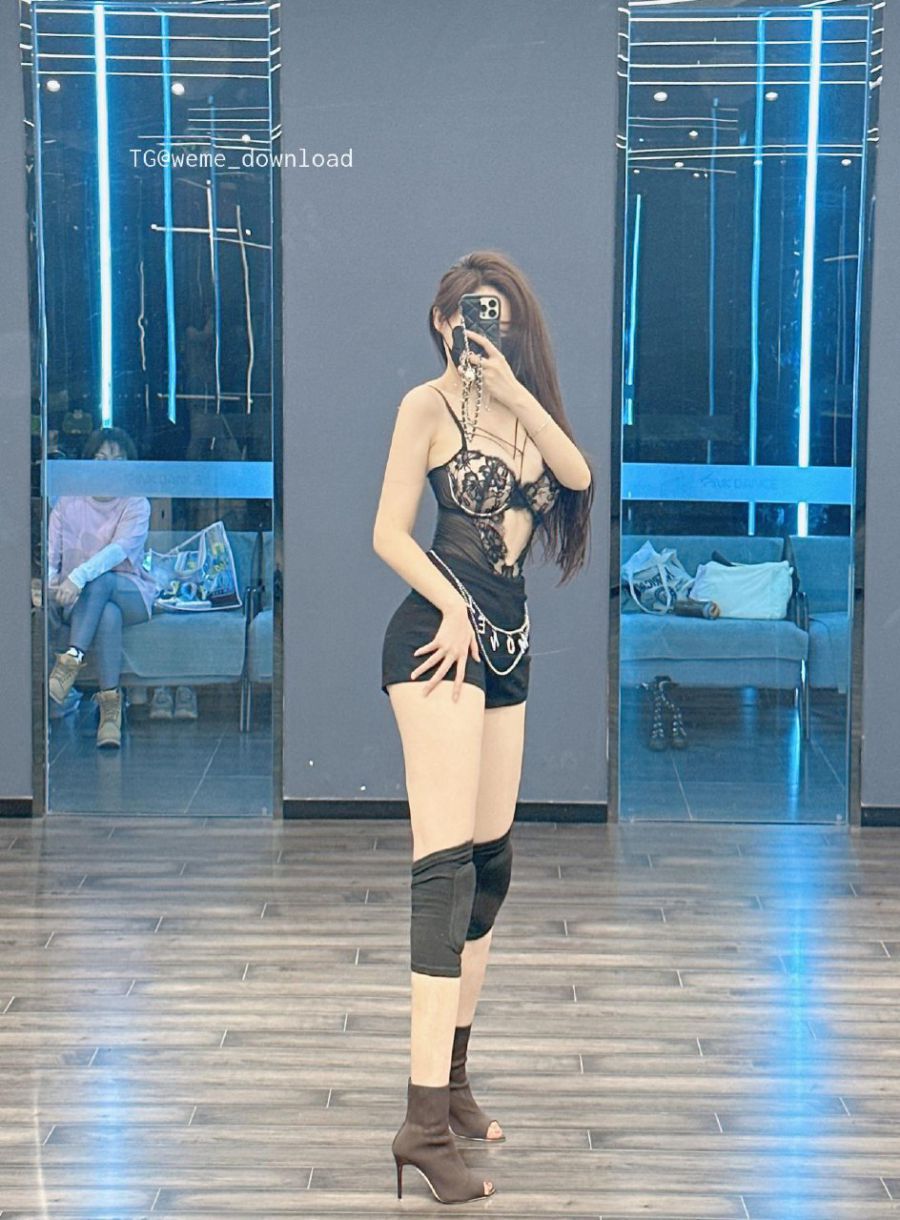 Carol周研希 2023-09-03 18:16:55 舞蹈室最靓眼的一颗星 Carol周妍希 第1张
