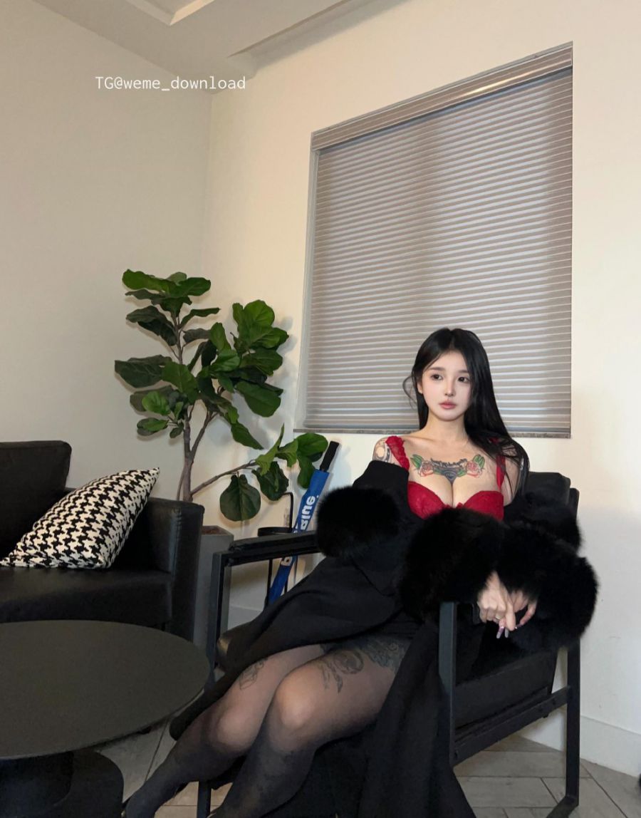 卡通百科老王 2023-12-16 22:35:34 jiojio新做了美甲 第4张