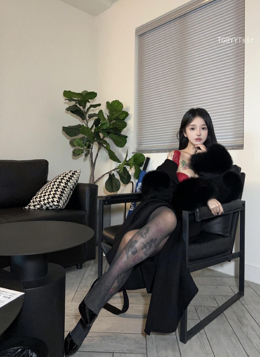 卡通百科老王 2023-12-16 22:35:34 jiojio新做了美甲 第3张