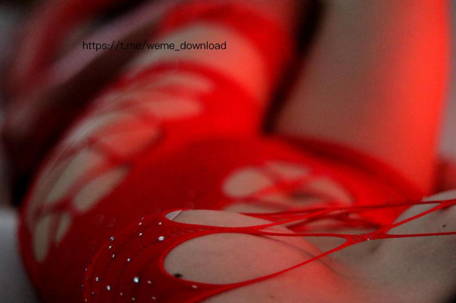 王兔兔啊 2024-01-30 17:36:50 红色胶质洞洞连体套装 王兔兔爱健身 第8张