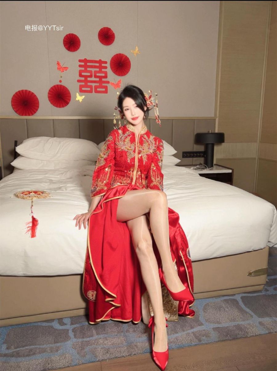 利世的私密圈子 2024-04-13 14:57:35 红色新娘装 囍拍摄现场花絮 利世 第13张