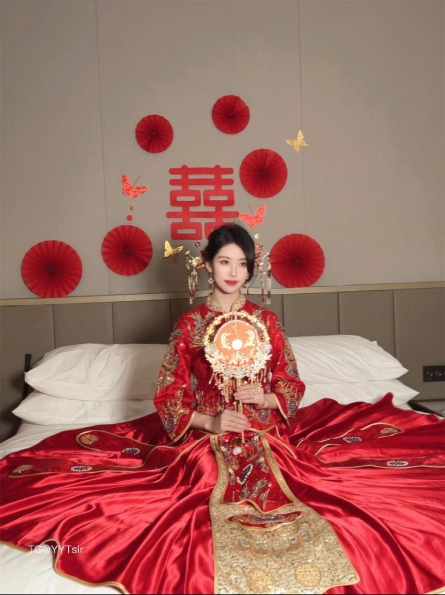 利世的私密圈子 2024-04-13 14:57:35 红色新娘装 囍拍摄现场花絮 利世 第14张