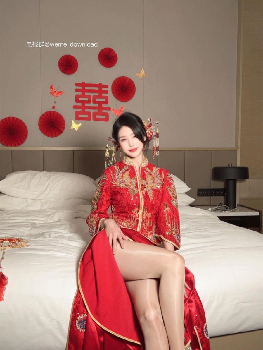 利世的私密圈子 2024-04-13 14:57:35 红色新娘装 囍拍摄现场花絮 利世 第22张