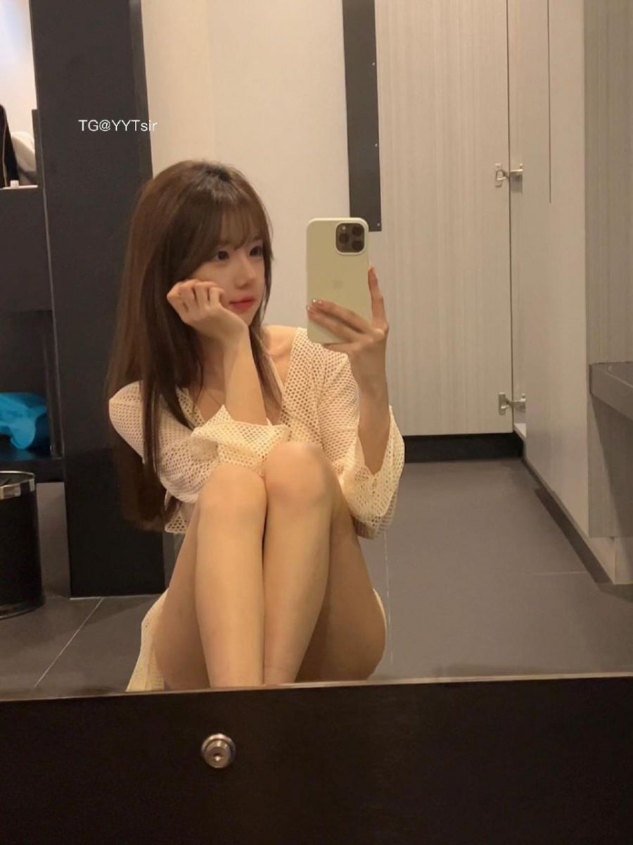 相扑猫 2024-05-31 21:15:31 露脸拍摄来了 穿个泳衣比基尼晒太阳系列 第9张