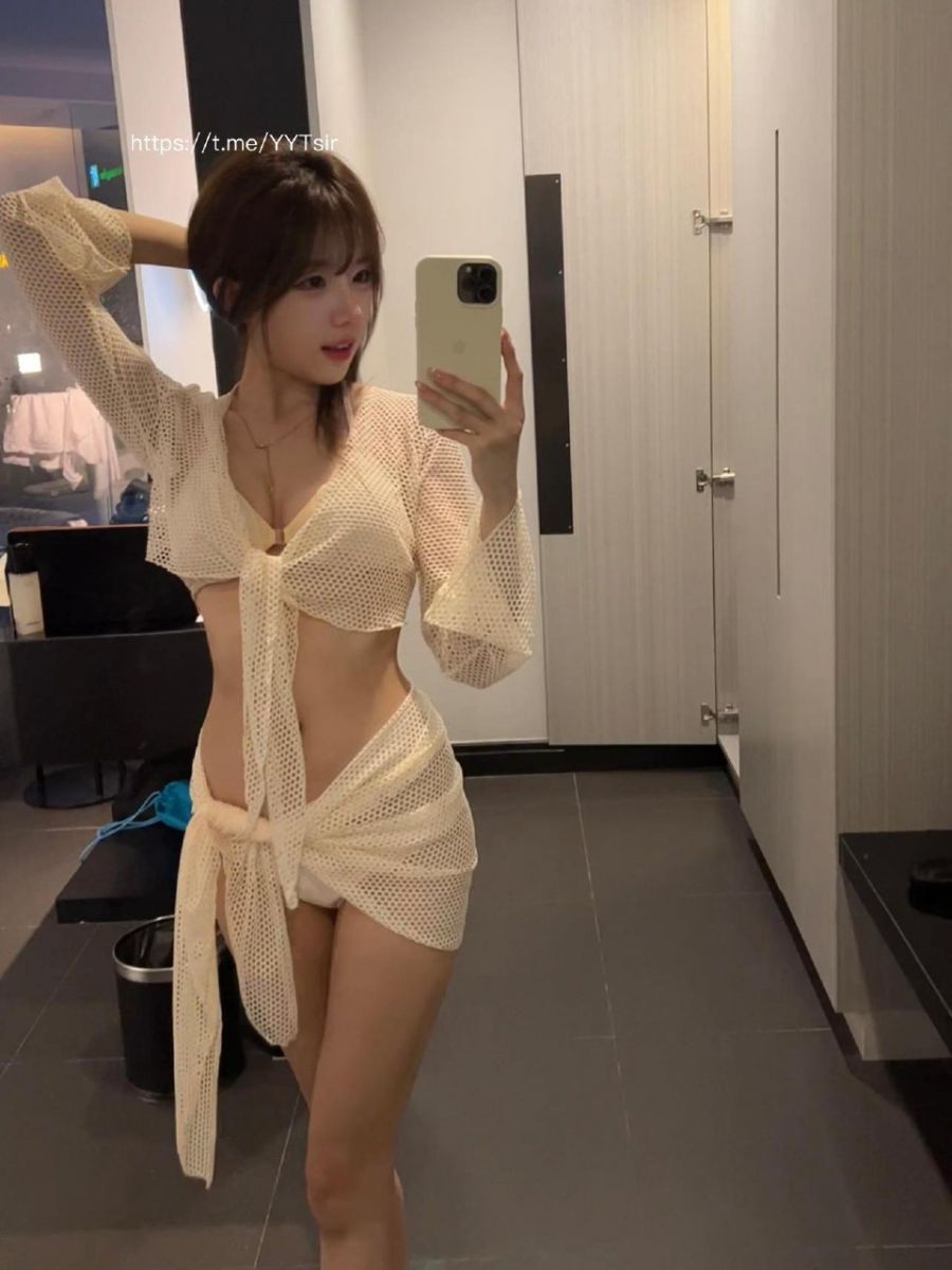 相扑猫 2024-05-31 21:15:31 露脸拍摄来了 穿个泳衣比基尼晒太阳系列 第5张