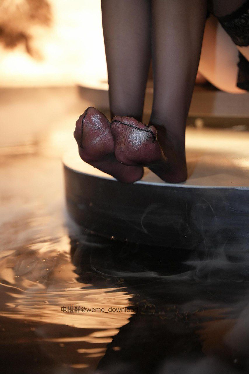 Carol周研希 2024-07-16 23:24:22 黑色蕾丝造型 Carol周妍希 第2张