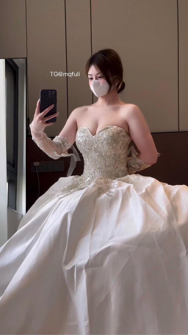 桃沢樱呀 2024-07-03 20:35:35 今晚我是你的新娘 桃沢樱 第1张