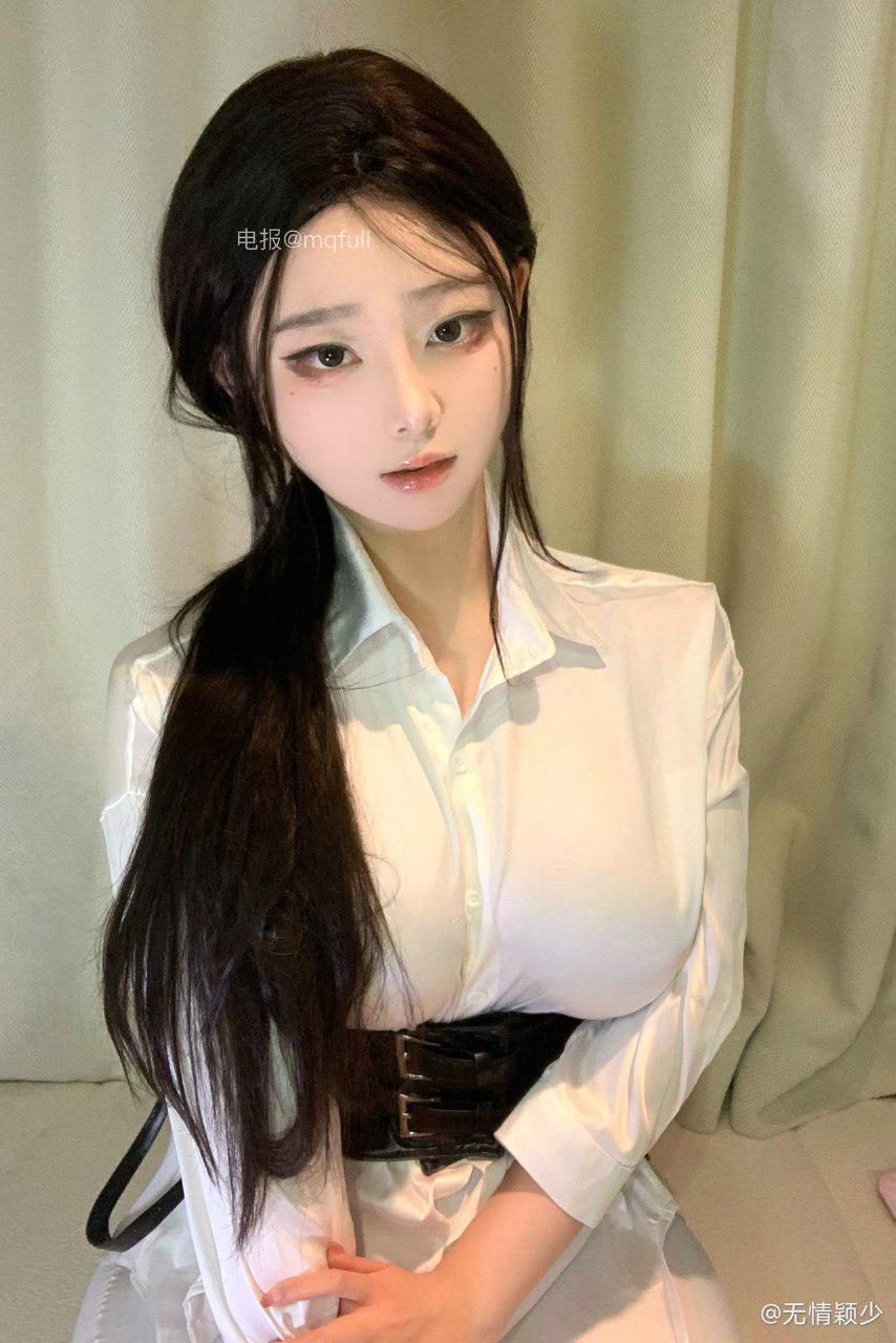 无情颖少 2024-07-09 17:10:06 没有什么比黑丝更懂男人的心~ 第2张