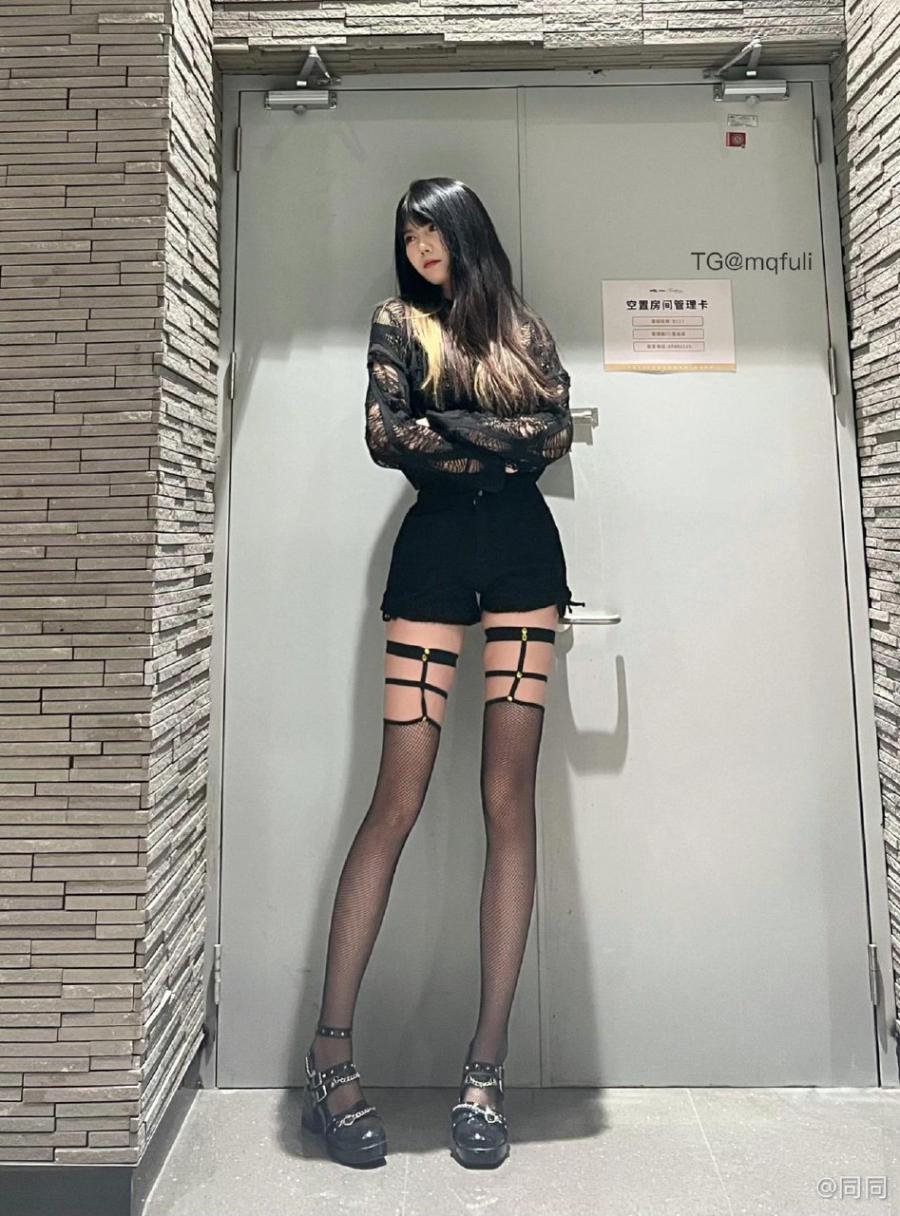 神明同同 2024-07-18 10:29:10 没有人可以越过黑丝看文案 第2张