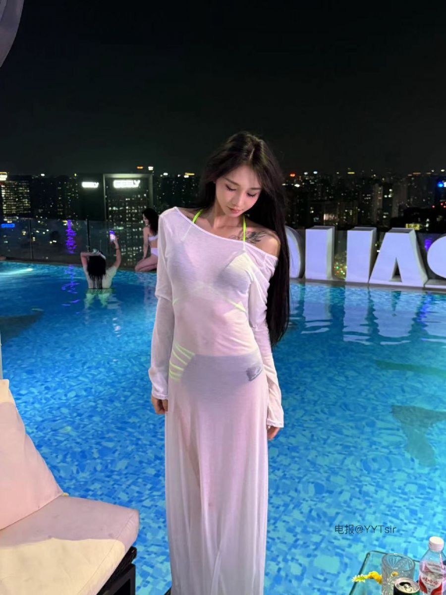 丝爷大宝 2024-08-07 01:52:04 泳池里的秘密 第2张