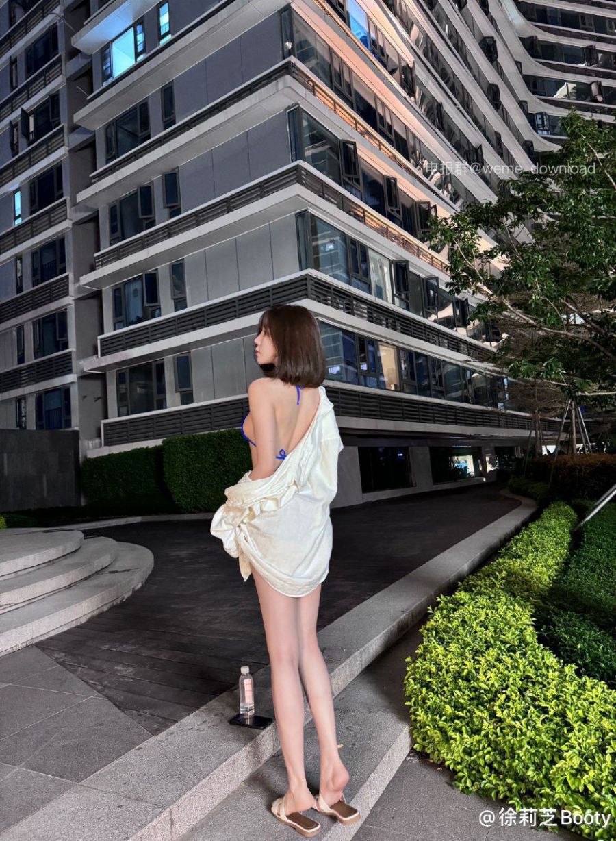 Booty徐莉芝 2024-10-20 20:13:32 想给你一脚 又怕你舔我的脚 lychee 第2张