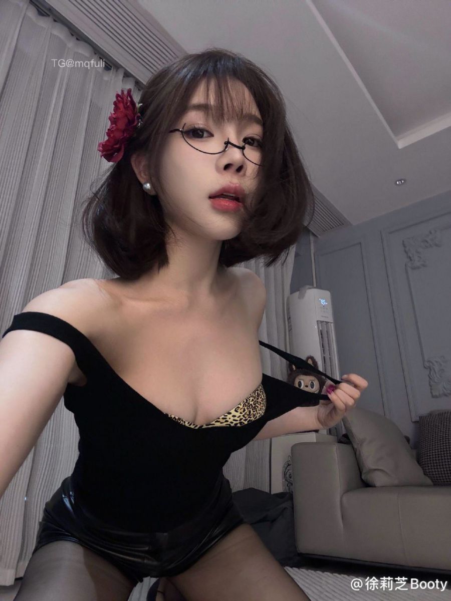 Booty徐莉芝 2024-12-20 17:07:16 小豹纹现身宝贝怀里 第4张
