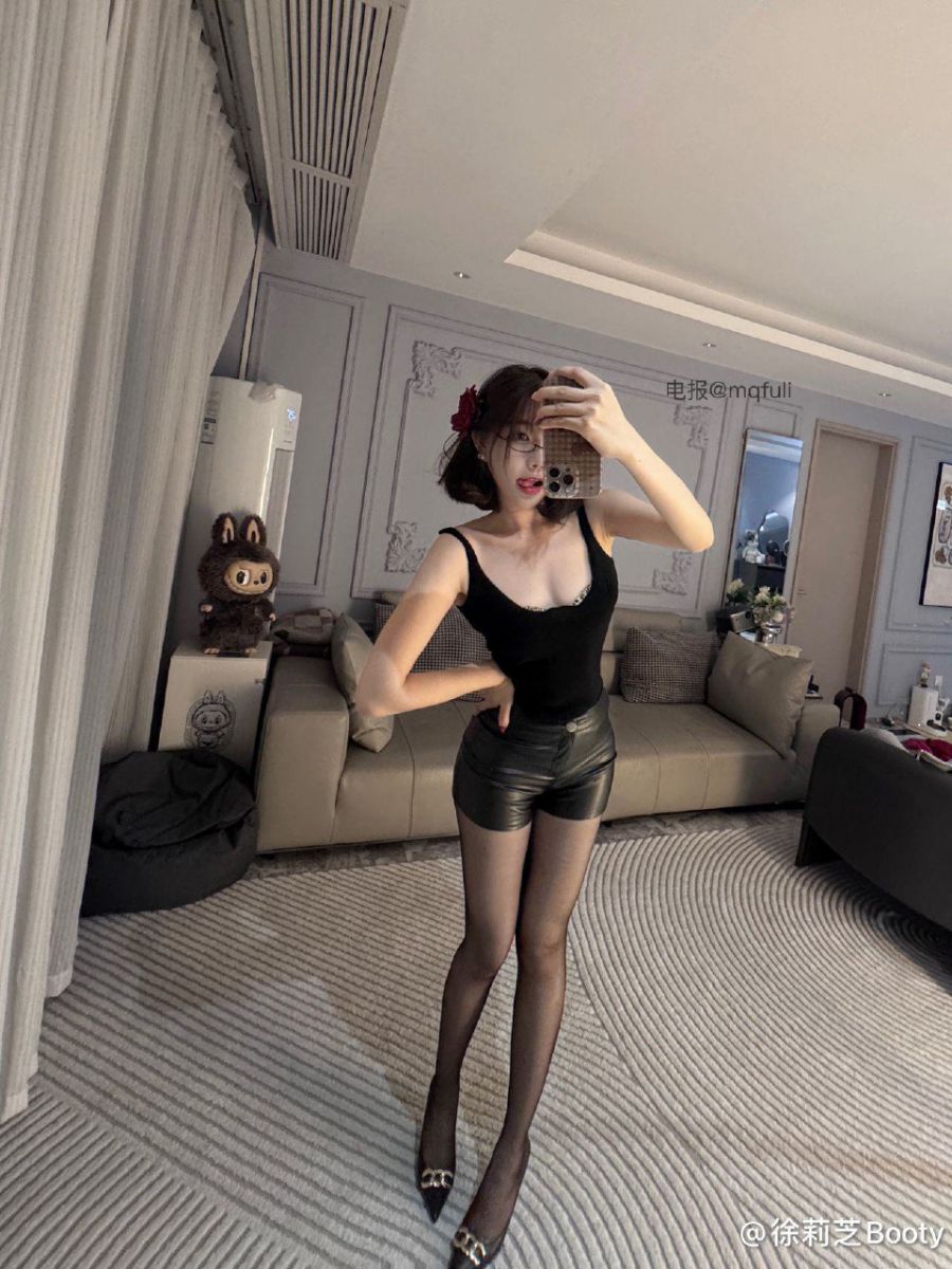 Booty徐莉芝 2024-12-20 17:07:16 小豹纹现身宝贝怀里 第9张