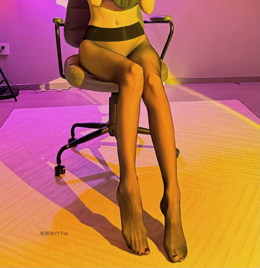 麻辣兔头girl 2024-12-22 14:41:10 VIP贴❤️12系列 你们喜欢的照片 第4张