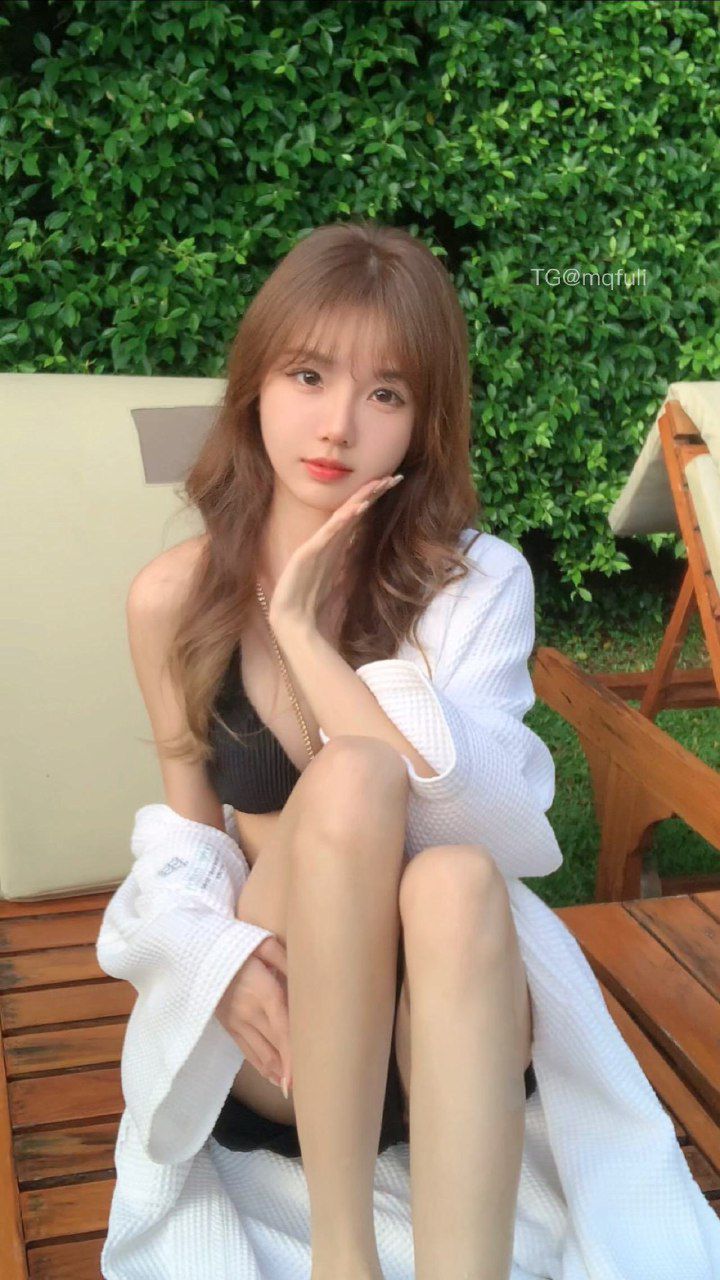相扑猫 2024-12-01 01:01:55 清爽夏日bikini👙清纯无辜小学妹💧露脸直出 第5张