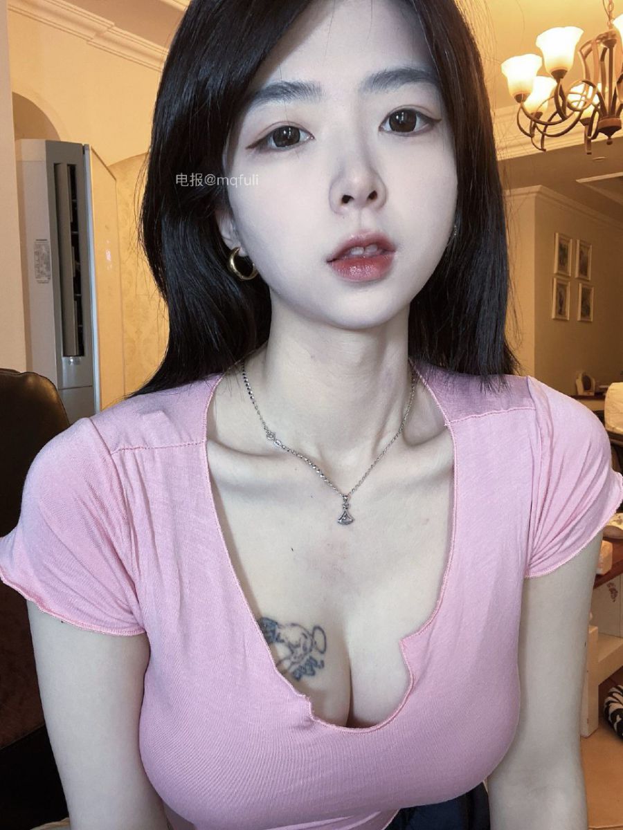 大猫女孩 2025-01-27 22:10:40 以前真的很清纯 短发那只猫 第5张