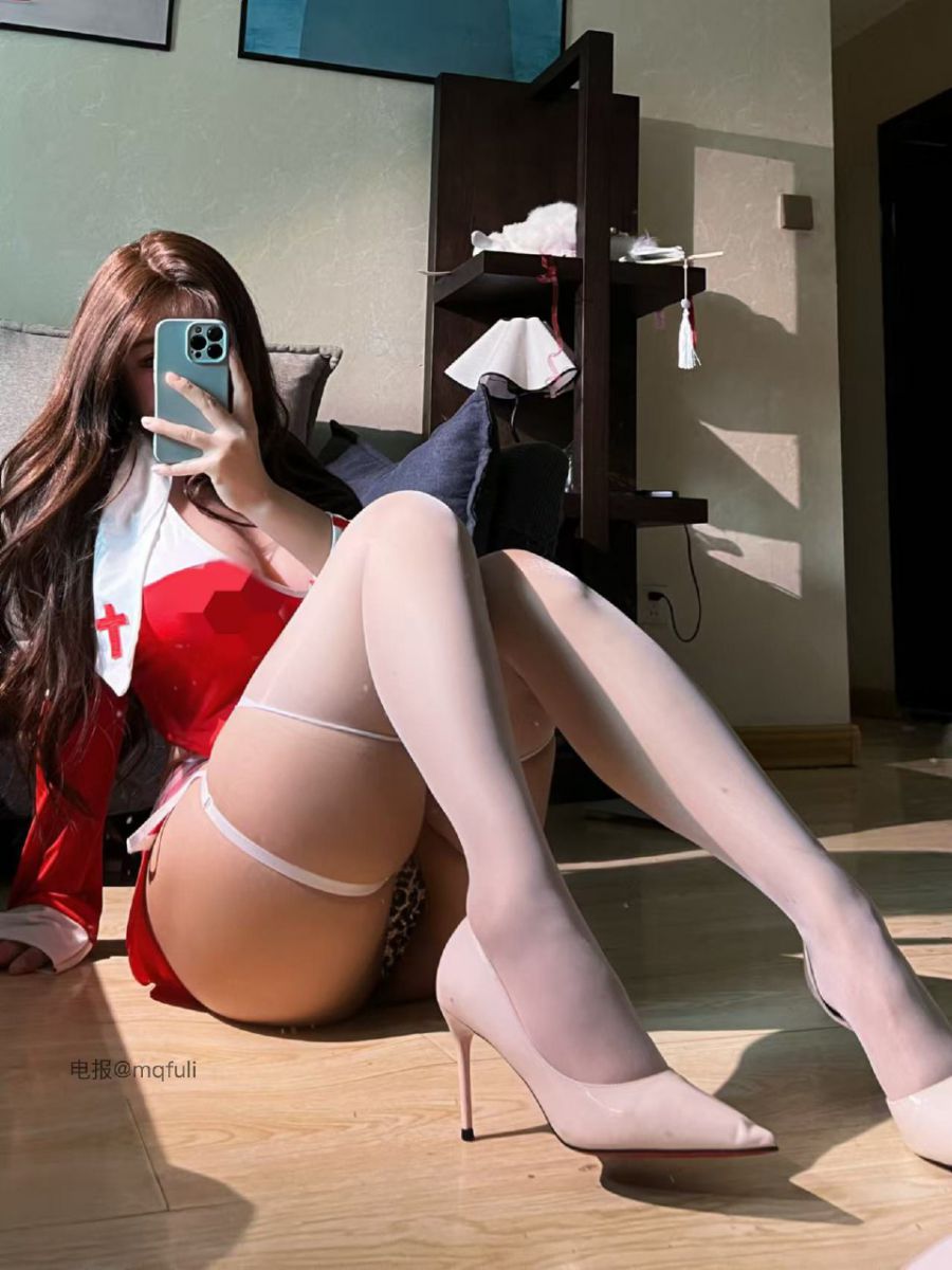 杨百万呀 2025-01-12 22:44:36 付费贴 红色热辣清趣修女服 第9张
