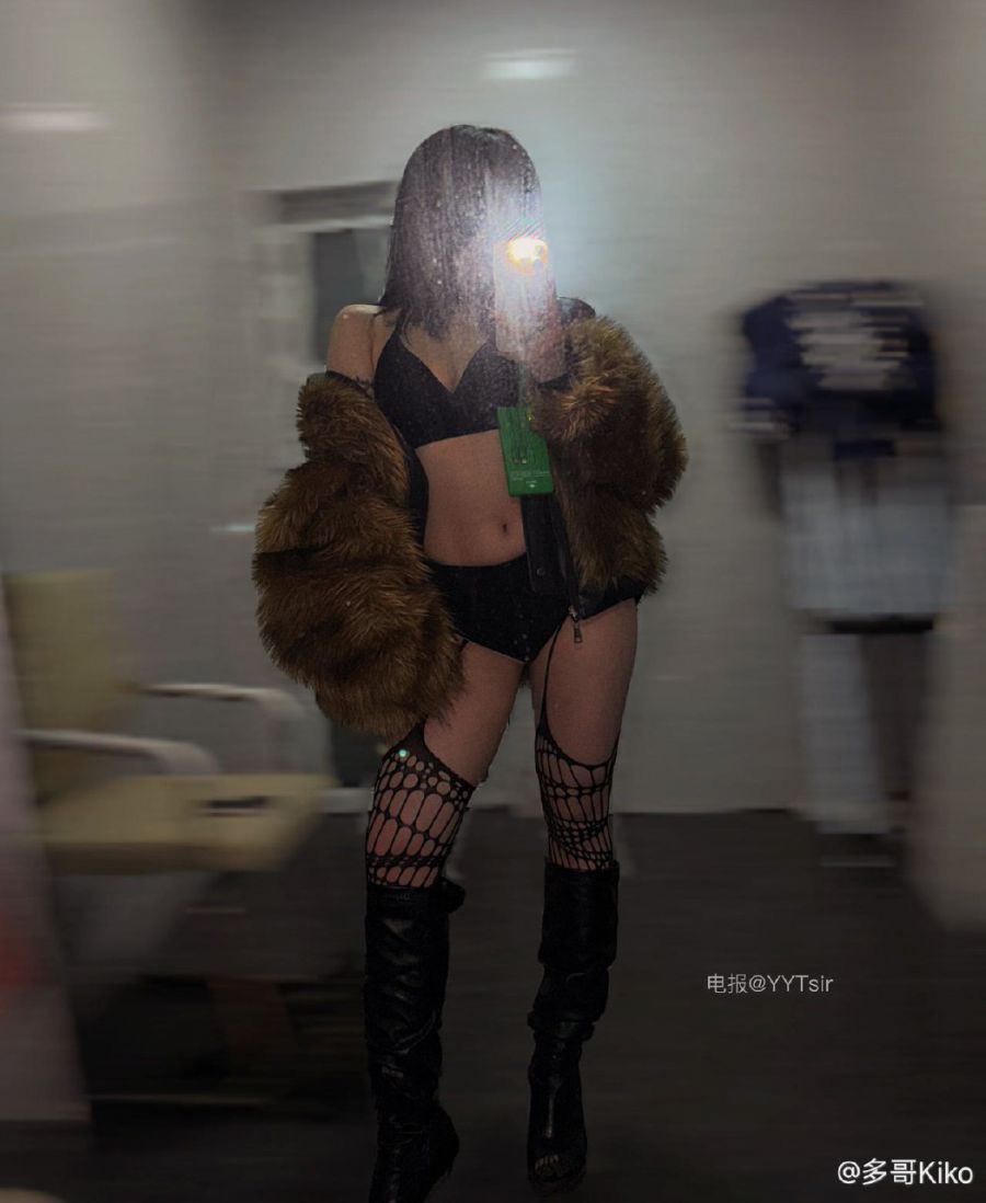 多哥kiko 2025-02-15 21:13:30 #Vip专享帖#连体 各种角度拍摄 第3张