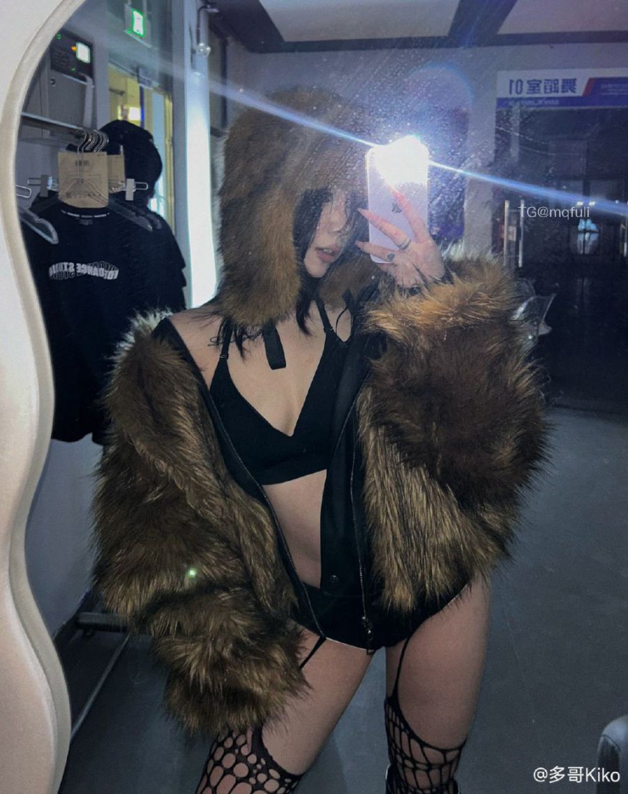 多哥kiko 2025-02-15 21:13:30 #Vip专享帖#连体 各种角度拍摄 第5张