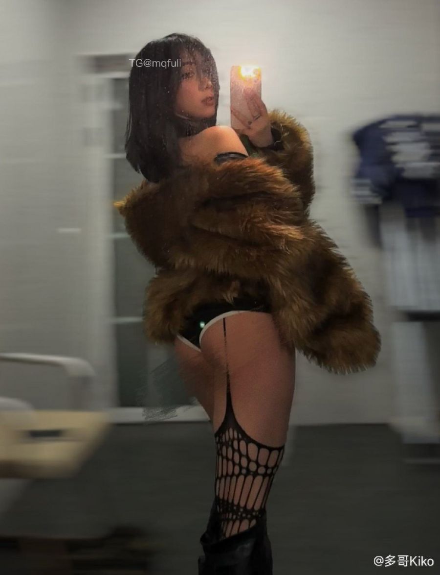 多哥kiko 2025-02-15 21:13:30 #Vip专享帖#连体 各种角度拍摄 第1张