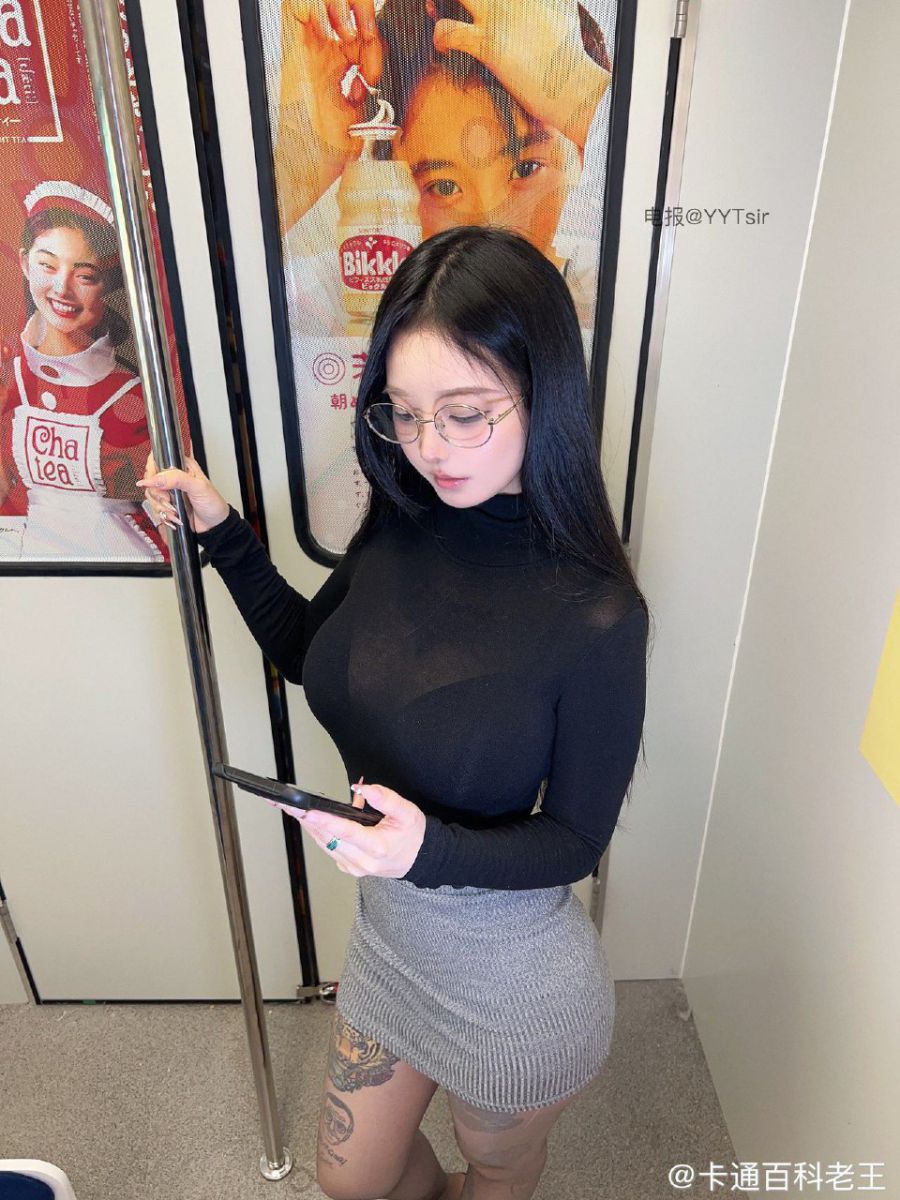 卡通百科老王 2025-02-11 00:02:17 在地铁里被各种拍!谁懂 第3张
