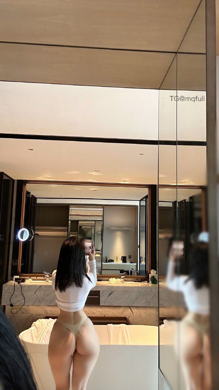 俏妞qiaoniuTT 2025-02-20 16:28:54 浴室性感自拍 第4张