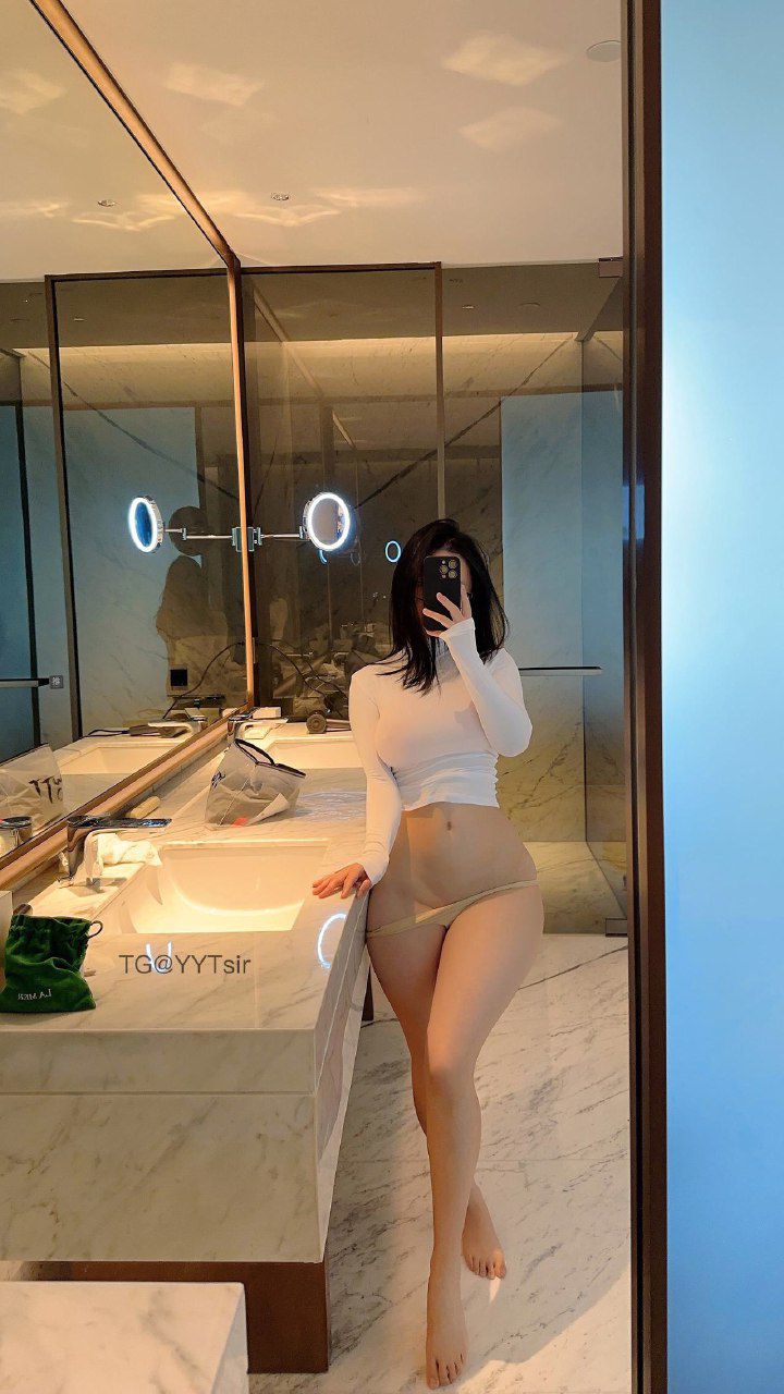 俏妞qiaoniuTT 2025-02-20 16:28:54 浴室性感自拍 第8张