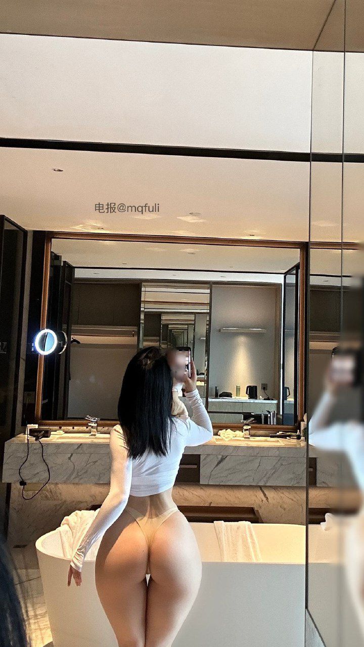 俏妞qiaoniuTT 2025-02-20 16:28:54 浴室性感自拍 第5张