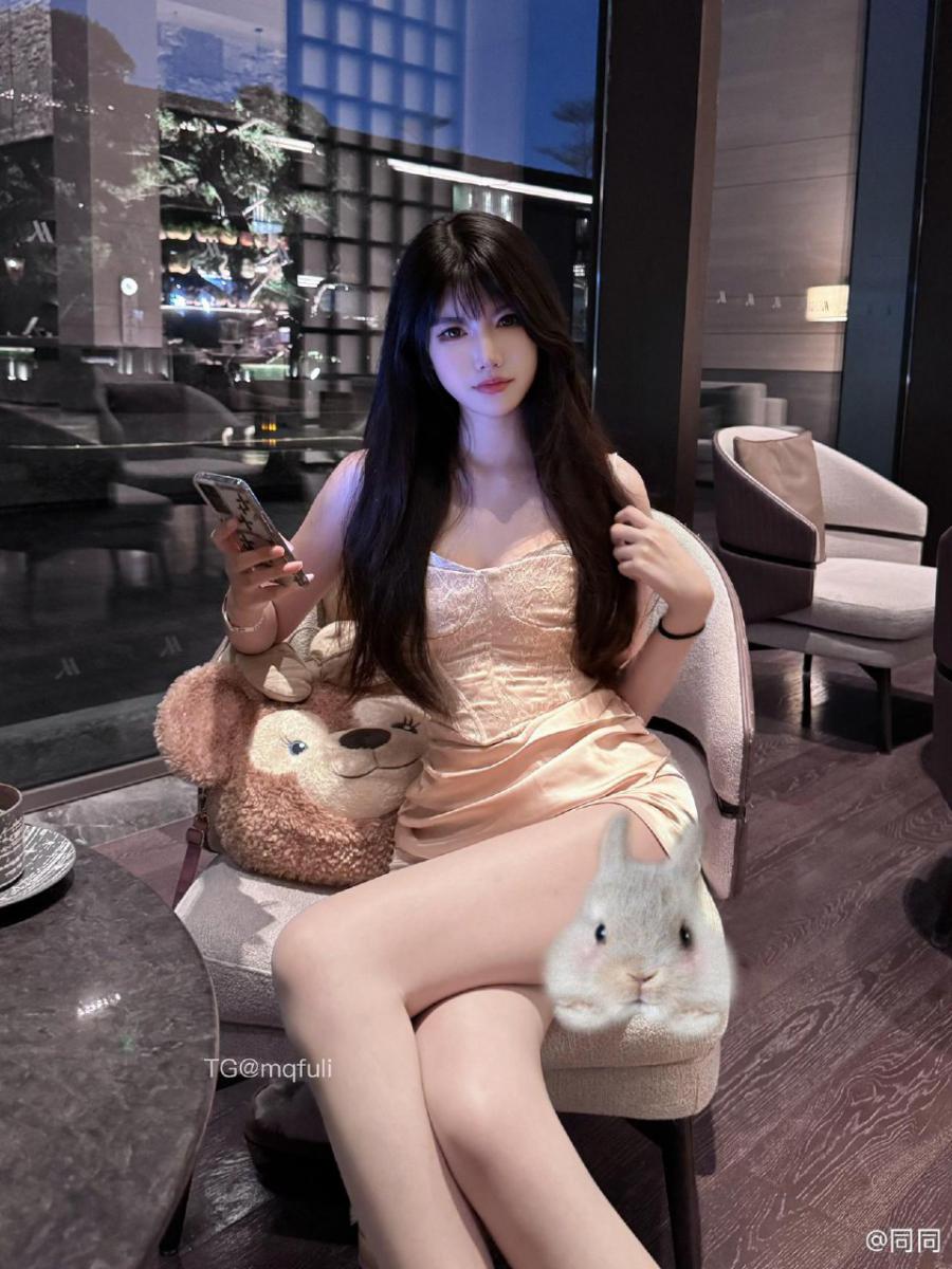 神明同同 2025-02-15 16:56:56 性感😍 诱惑 🙈吊带黑丝系列💥 第1张