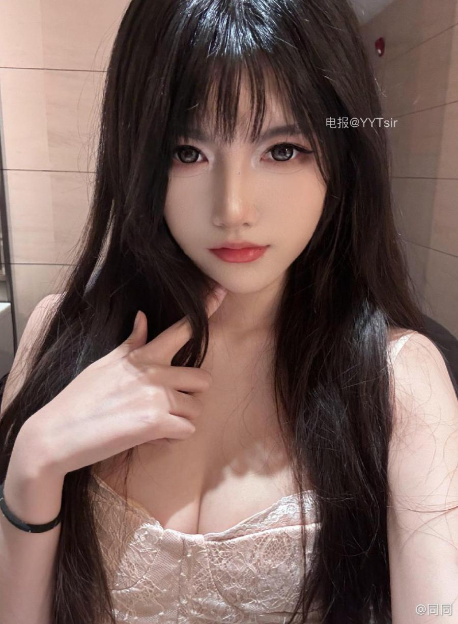 神明同同 2025-02-15 16:56:56 性感😍 诱惑 🙈吊带黑丝系列💥 第7张