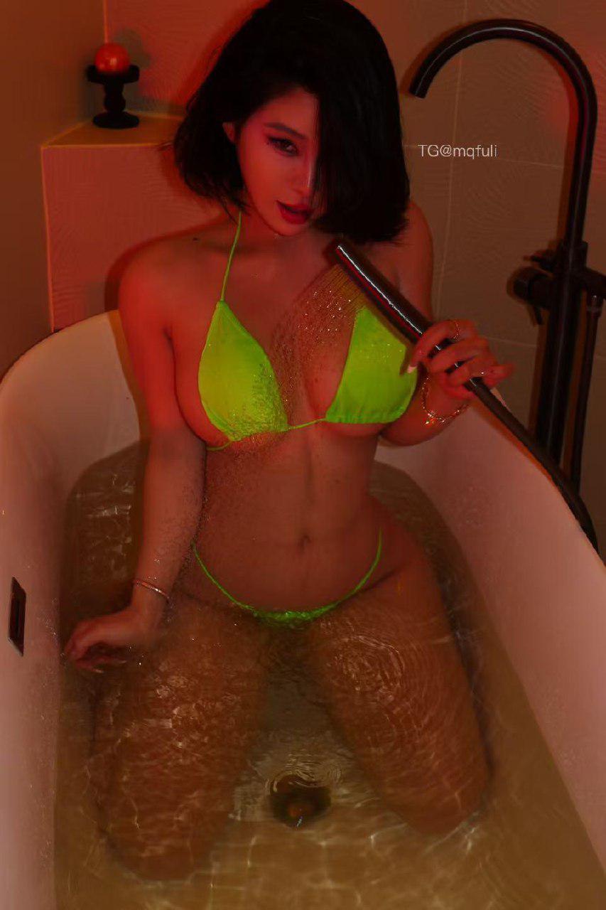 徐樱菡 2025-03-19 12:33:43 付费贴 绿色夺命比基尼👙套装