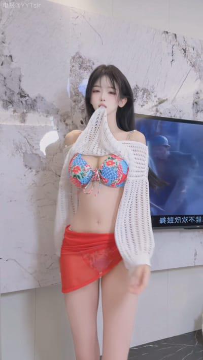 卿风的秘密 2025-04-07 21:25:00 气质红色连体比基尼直接拿捏你的心 高清美图 卿风 第1张