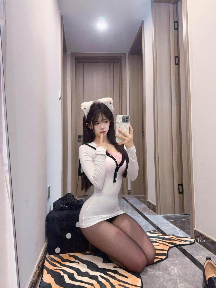 卿风的秘密 2025-04-08 16:01:39 付费贴 熟女系列 小短裙 又纯又欲 卿风 第4张