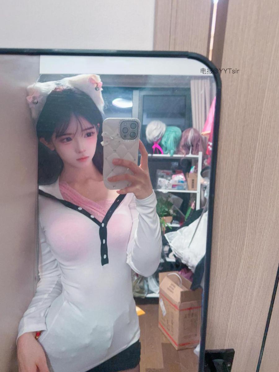 卿风的秘密 2025-04-08 16:01:39 付费贴 熟女系列 小短裙 又纯又欲 卿风 第2张