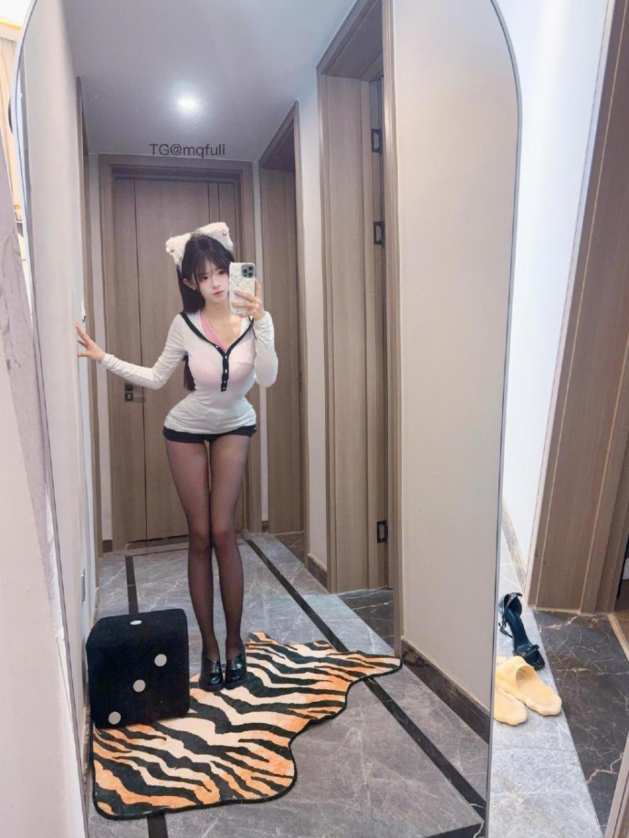 卿风的秘密 2025-04-08 16:01:39 付费贴 熟女系列 小短裙 又纯又欲 卿风 第6张