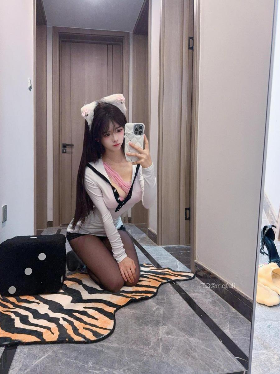 卿风的秘密 2025-04-08 16:01:39 付费贴 熟女系列 小短裙 又纯又欲 卿风 第3张