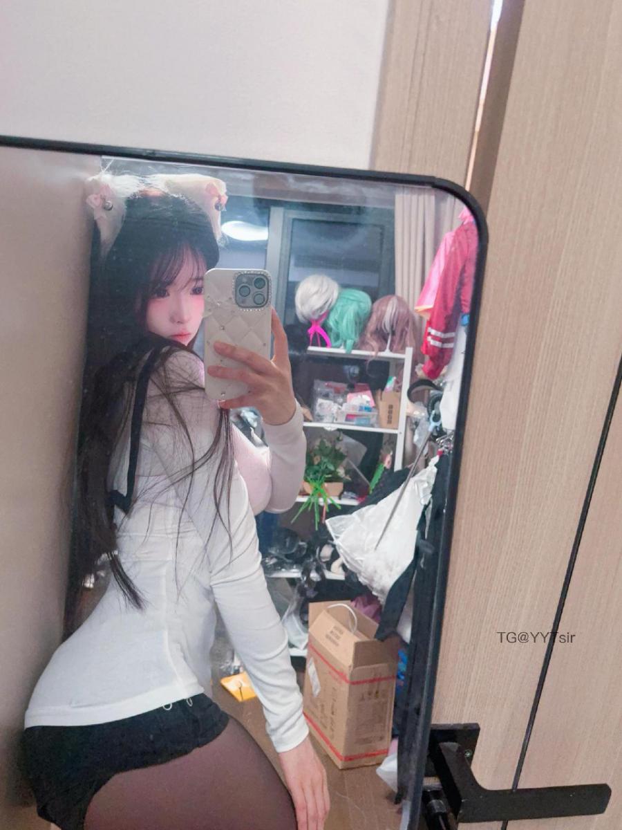 卿风的秘密 2025-04-08 16:01:39 付费贴 熟女系列 小短裙 又纯又欲 卿风 第12张