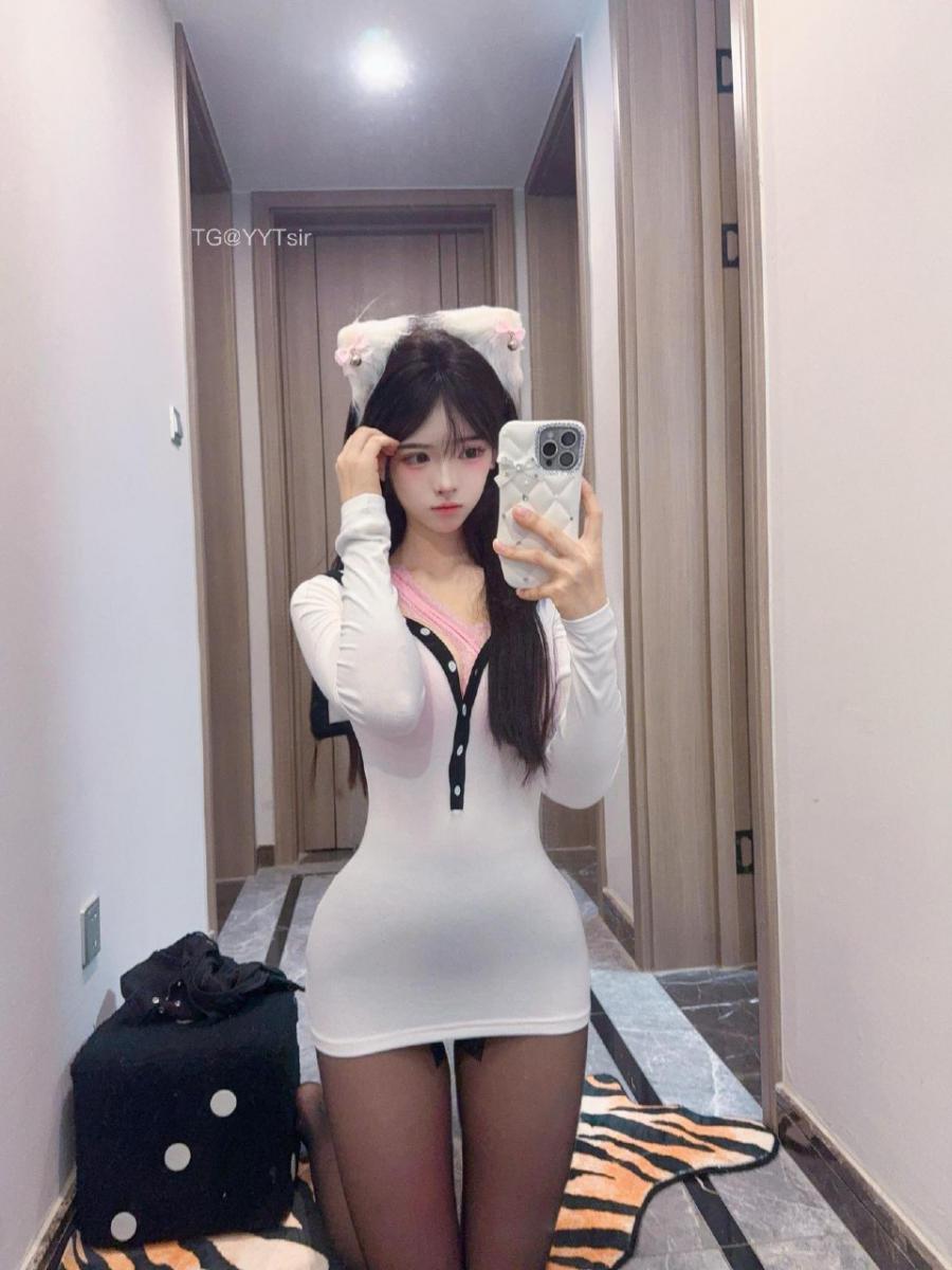 卿风的秘密 2025-04-08 16:01:39 付费贴 熟女系列 小短裙 又纯又欲 卿风 第16张