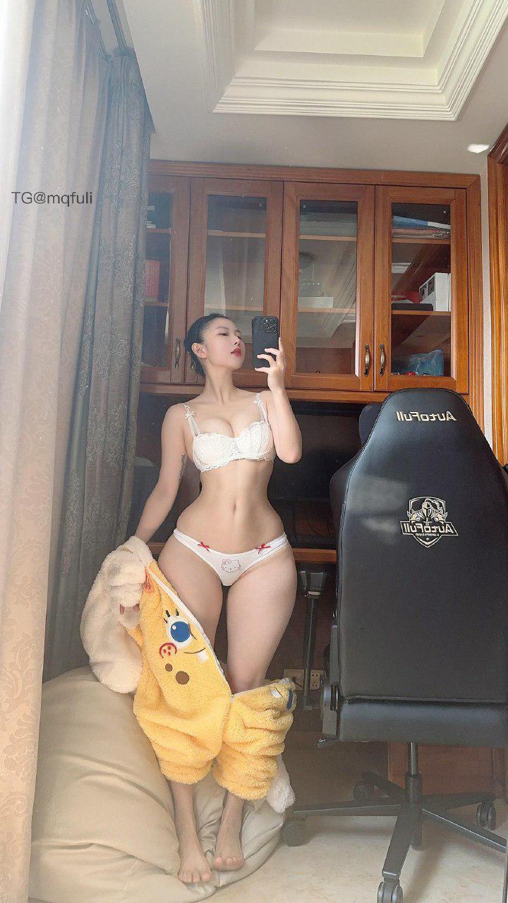 俏妞qiaoniuTT 2025-04-13 11:12:19 打直球 别拉扯 俏妞qiaoniu66 第2张