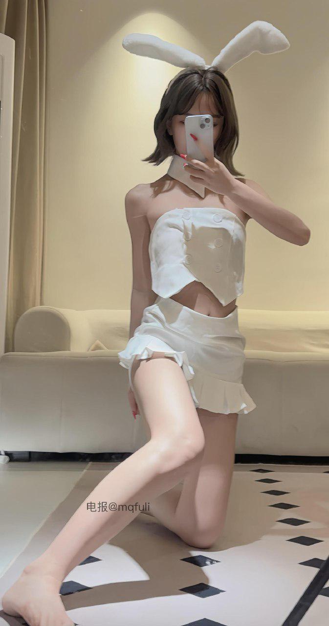 小霞佩奇 2025-04-21 22:32:02 晚上来发一组 最近也很勤哦 第1张