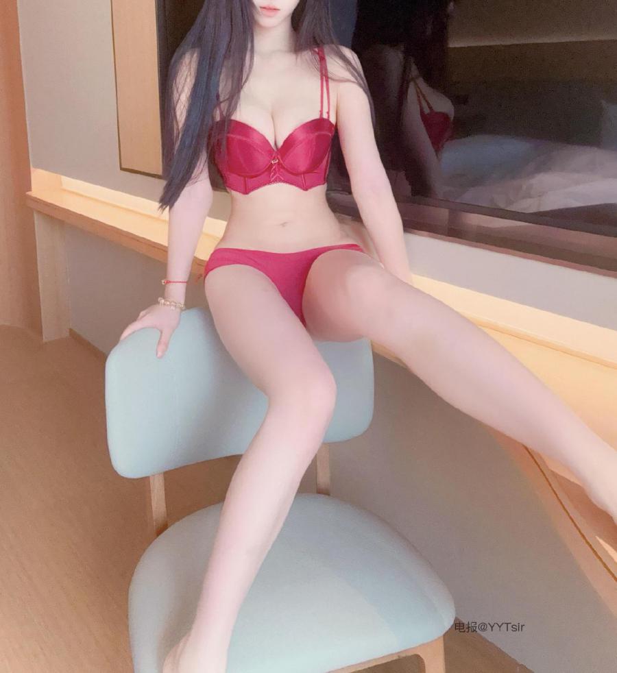 卿风的秘密 2025-04-23 21:00:00 宠粉福利贴 性感红色走进你的心 大图30张 卿风 第19张