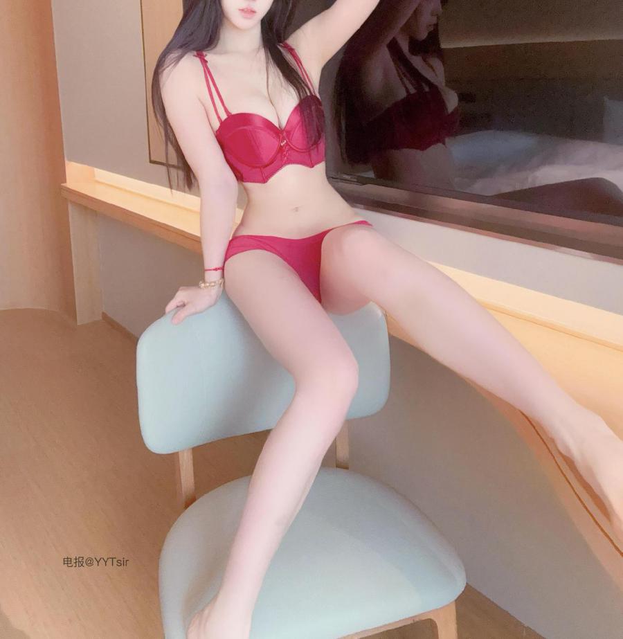 卿风的秘密 2025-04-23 21:00:00 宠粉福利贴 性感红色走进你的心 大图30张 卿风 第22张