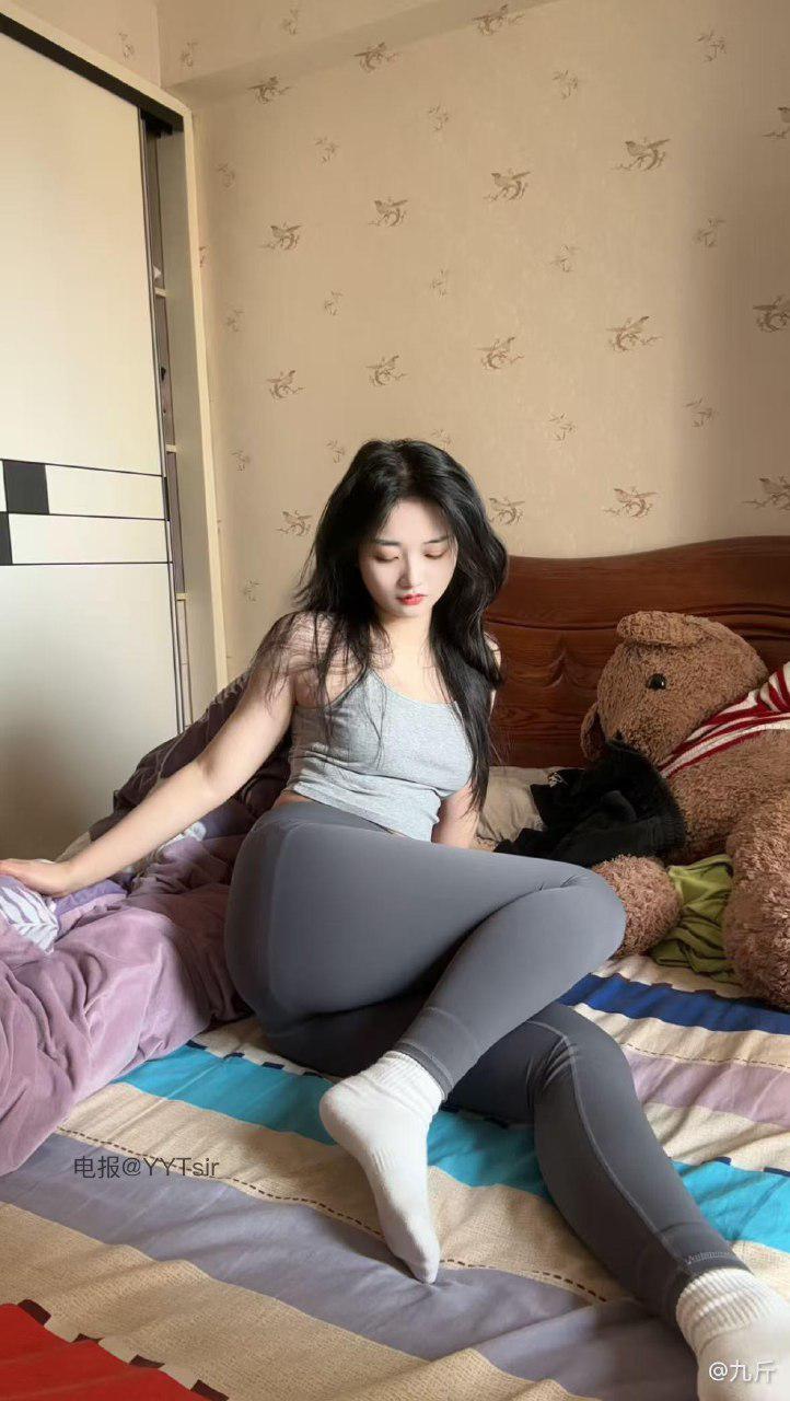 今天是九斤明哥 2025-04-25 18:56:56 因为我感觉🛏上里非常有拍摄感觉 九斤明哥 第2张