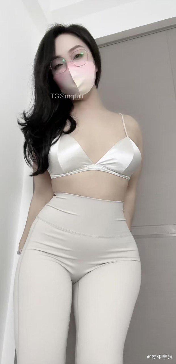 安生学姐的朋友圈 2025-05-03 10:36:26 要教训你了哦小坏蛋