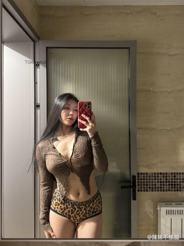 辣妹不练腿 2025-05-01 20:56:57 Vip专享帖 超好看图集来啦 超乖辣妹🙈 第3张