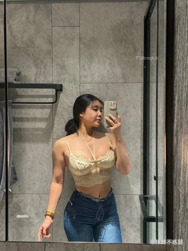 辣妹不练腿 2025-05-01 20:56:57 Vip专享帖 超好看图集来啦 超乖辣妹🙈 第1张