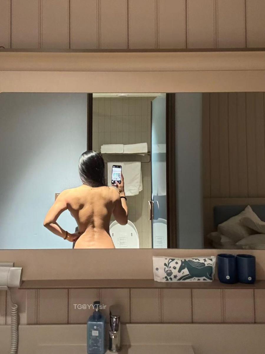 辣妹不练腿 2025-05-05 00:00:00 福 利贴来啦🎁Q弹软嫩特别好看😍看到流口水 第18张