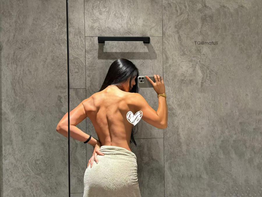 辣妹不练腿 2025-05-05 00:00:00 福 利贴来啦🎁Q弹软嫩特别好看😍看到流口水 第14张