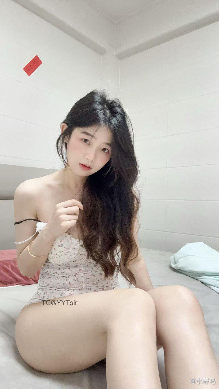 是小野马 2025-05-07 19:56:57 付费贴 性感碎花连体衣 小野马 第8张