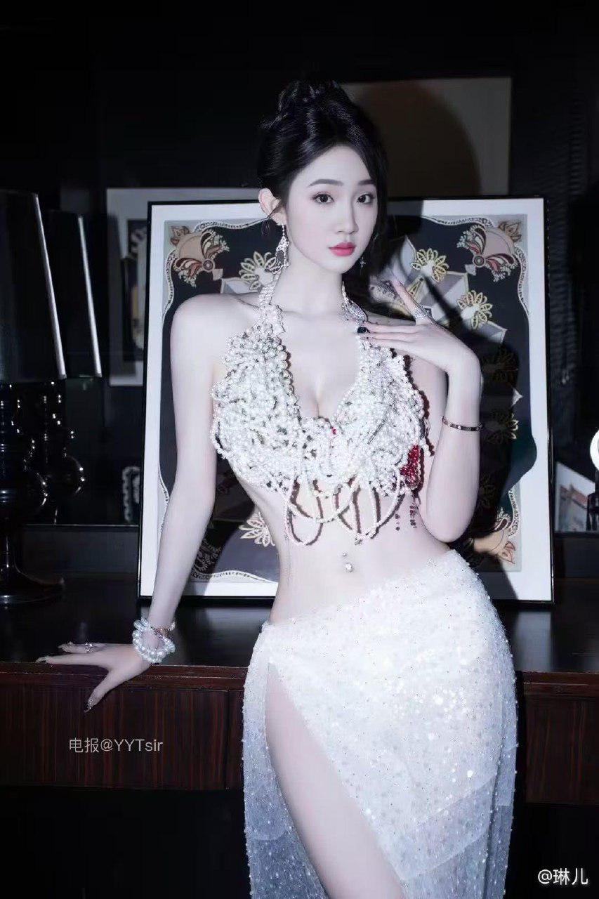琳儿的秘密花园 2025-05-11 22:56:57 Vip专享贴 这种美丽的样子难免有哥哥心动💓 第3张